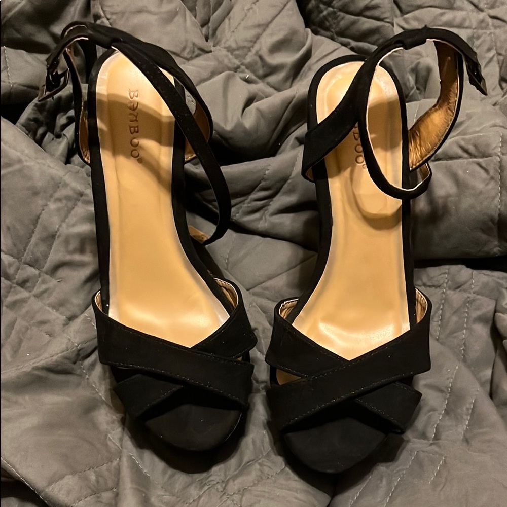 Bamboo Women's Black Strappy Sandals